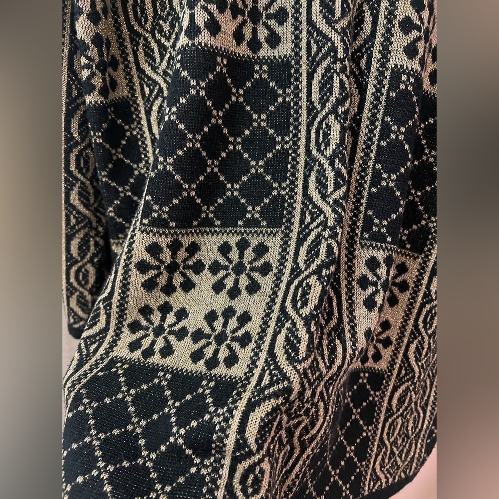 Functional Black and Gold Fun Patterned Sweater Size Large Sparkly - Picture 4 of 8